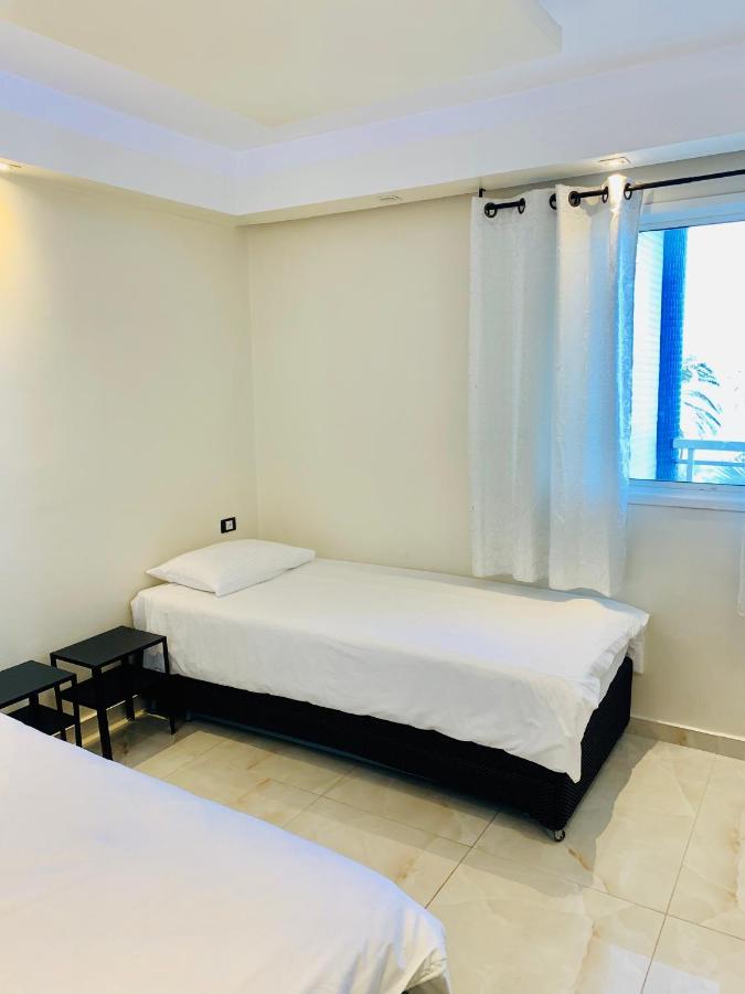 Royal Beach Front Apartments Νετάνια Εξωτερικό φωτογραφία