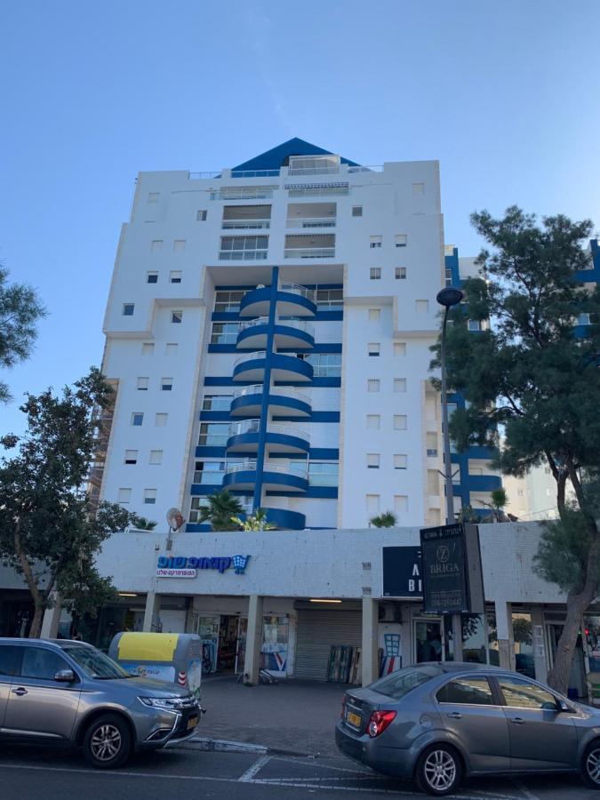 Royal Beach Front Apartments Νετάνια Εξωτερικό φωτογραφία