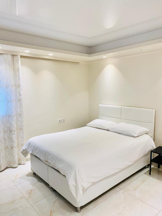 Royal Beach Front Apartments Νετάνια Εξωτερικό φωτογραφία
