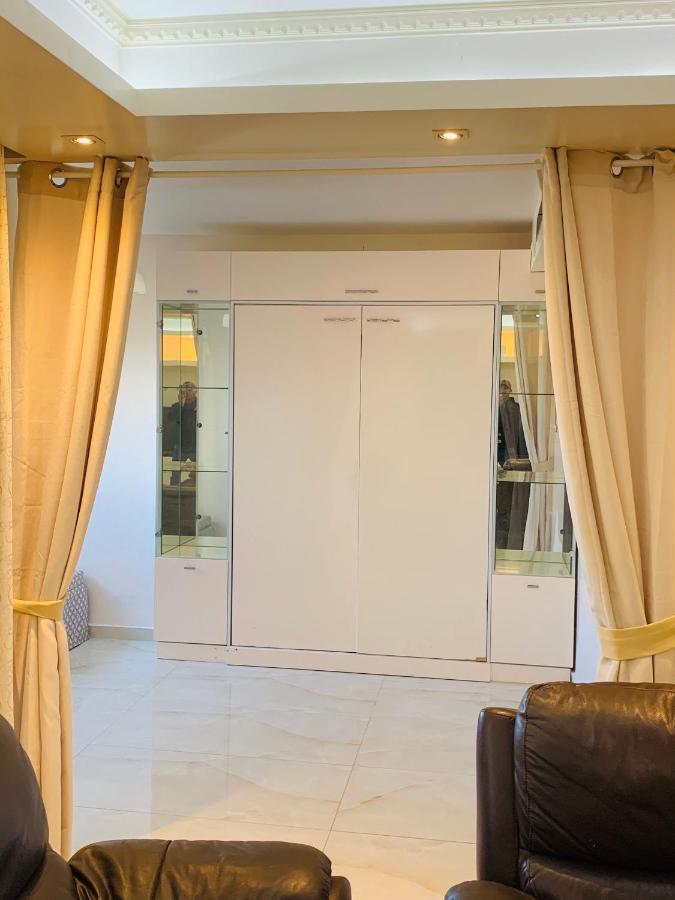 Royal Beach Front Apartments Νετάνια Εξωτερικό φωτογραφία