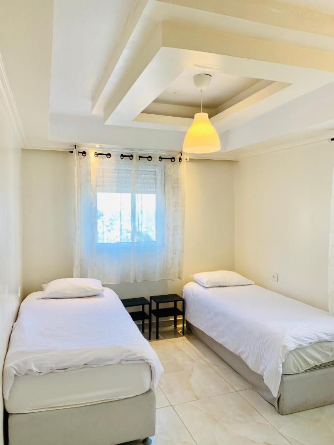 Royal Beach Front Apartments Νετάνια Εξωτερικό φωτογραφία